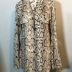 LADIES 1/2 ZIP LONG SLEEVED RAYON BLEND ANIMAL PRINT TOP SIZE LG. (Runs Long)